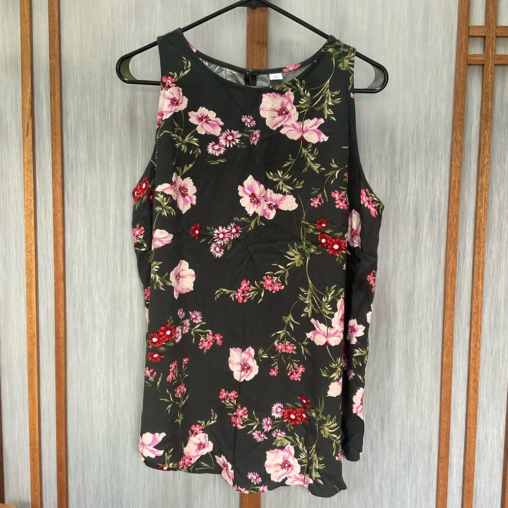Women’s Old Navy floral Tank New without tag